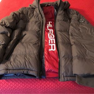 Selling a men’s lg New Tommy Hilfiger grey jacket